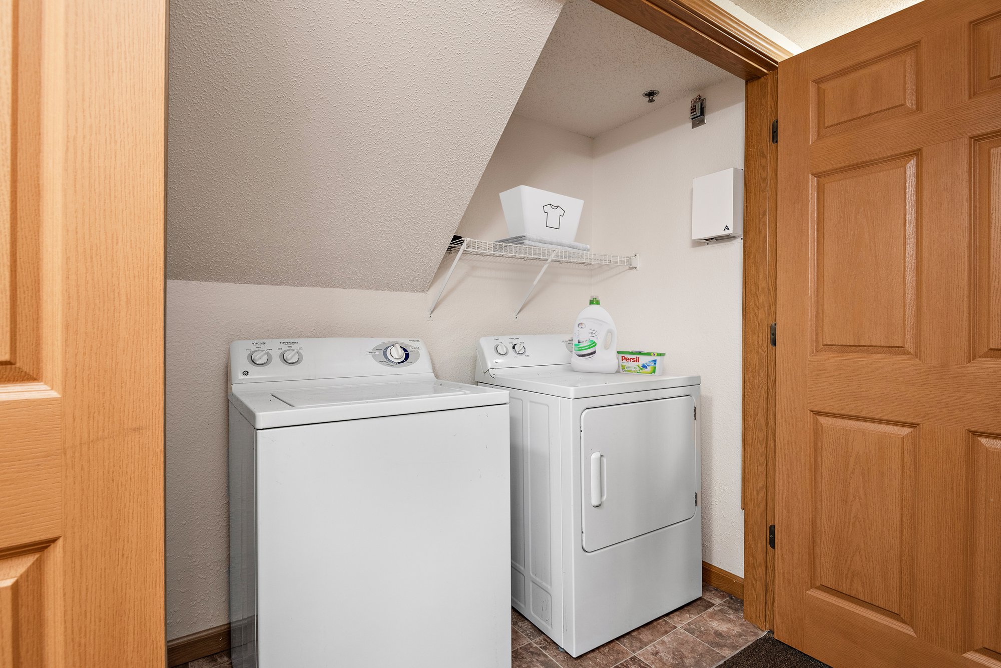 Maple Ridge Townhomes 17563 laundry