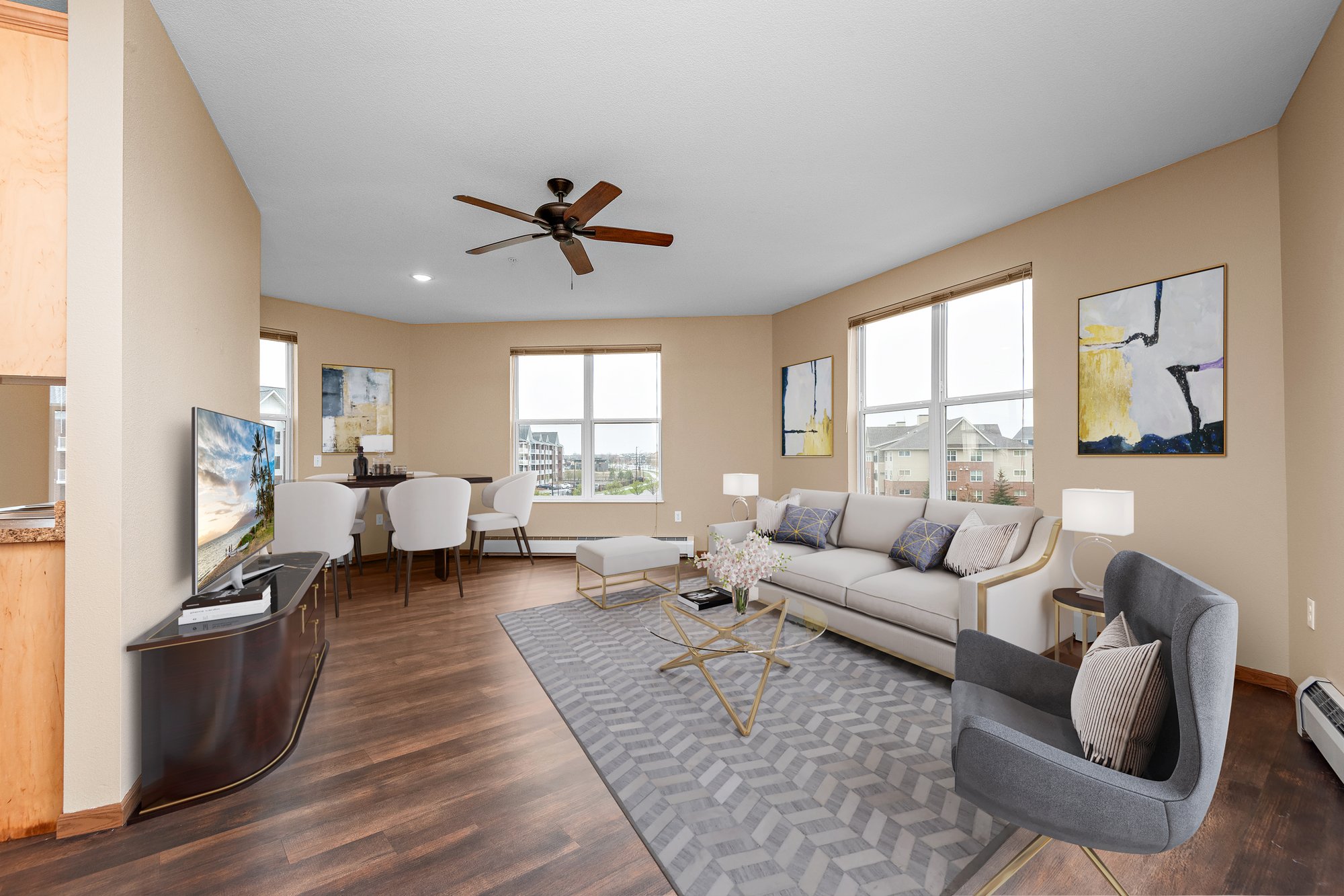 Bott 3 4 BR 2 BA turret living