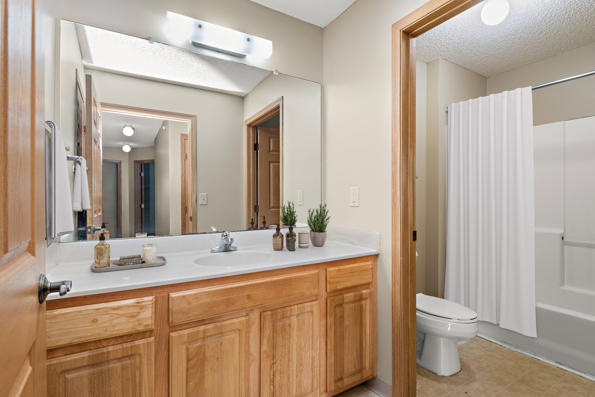 3 BR maple lakes unit 8474 bath2