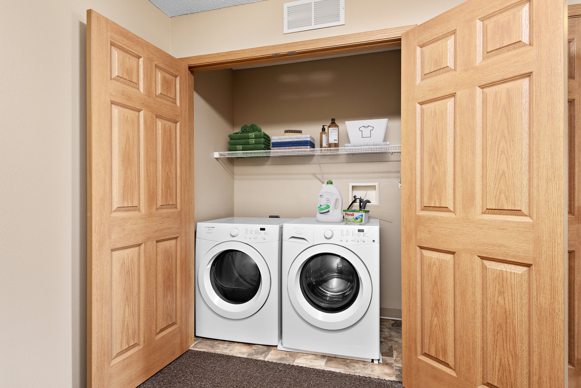 Maple Lease 2 BR 1.5 BA laundry