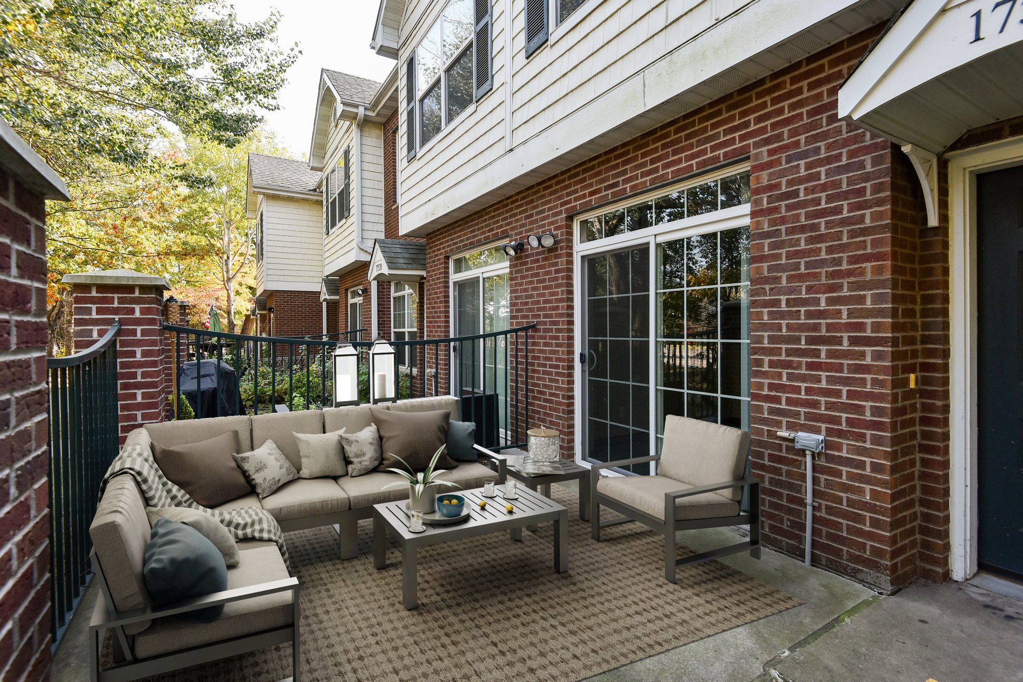 Maple Ridge 3 BR 2 BA patio