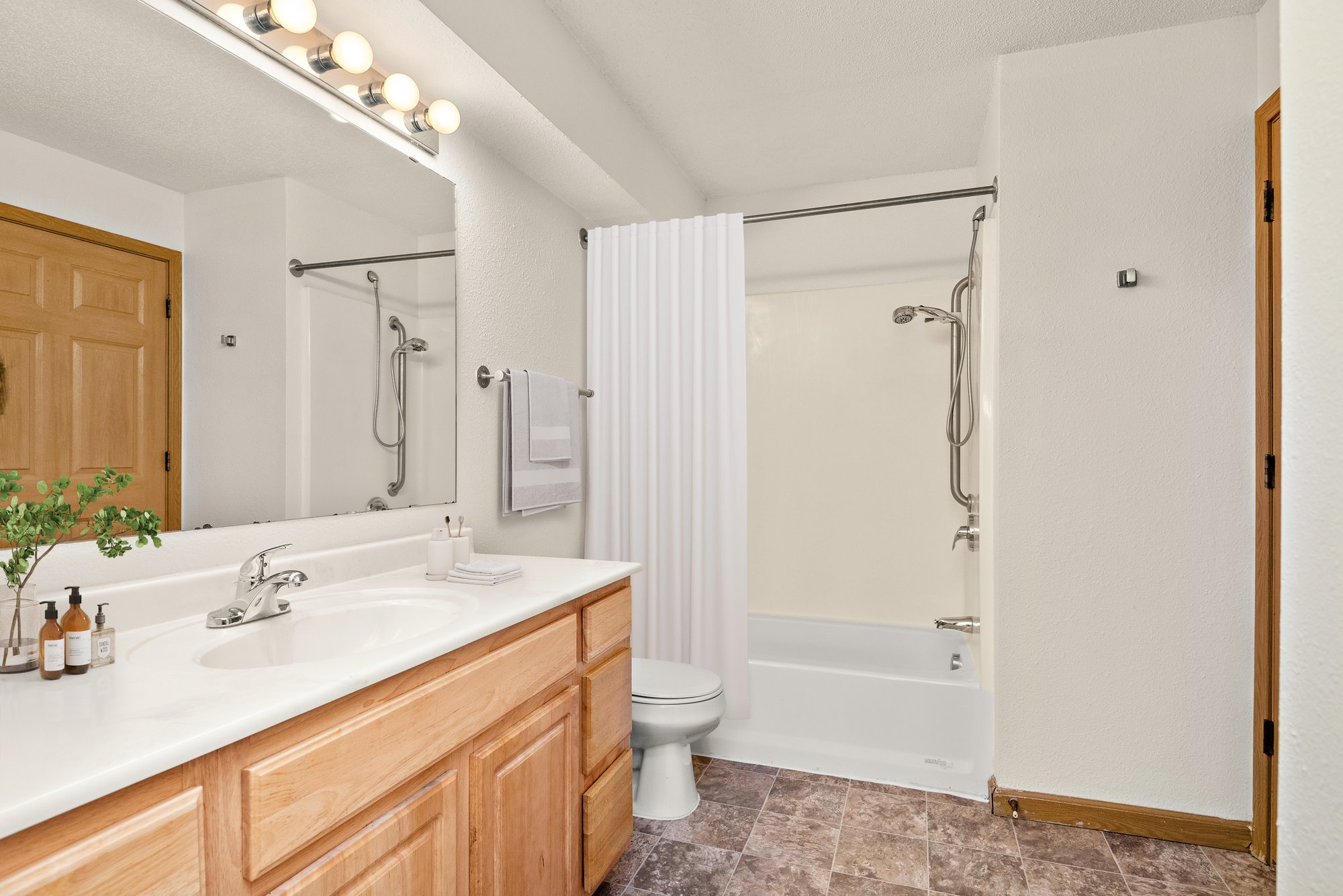 PV 2 BR flat - bath