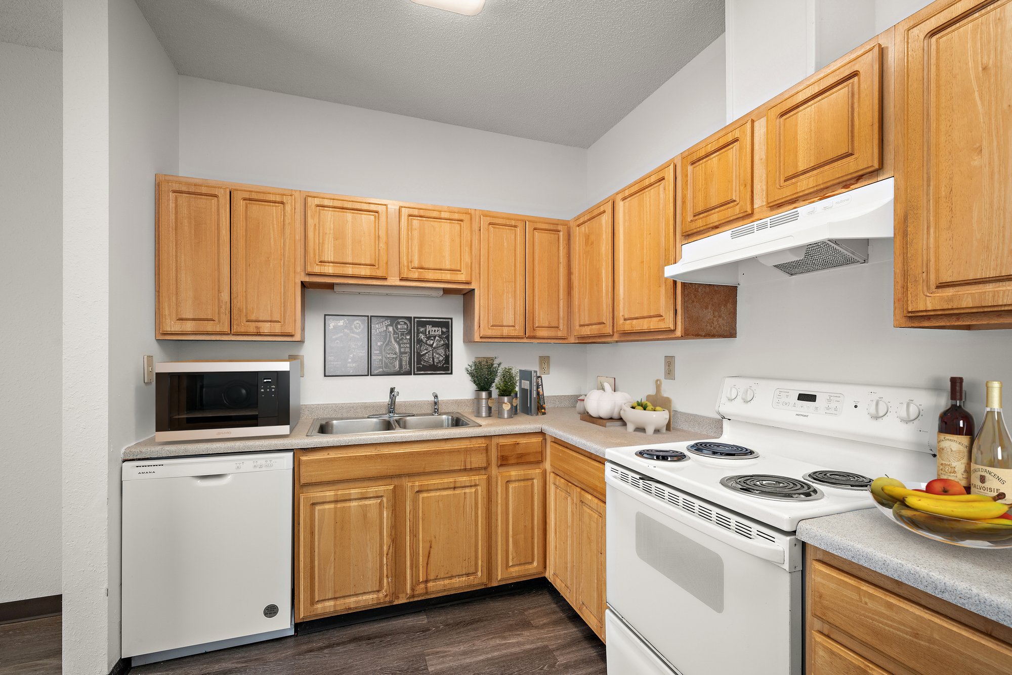 Pondview 3 BR 1.5 BA kitchen