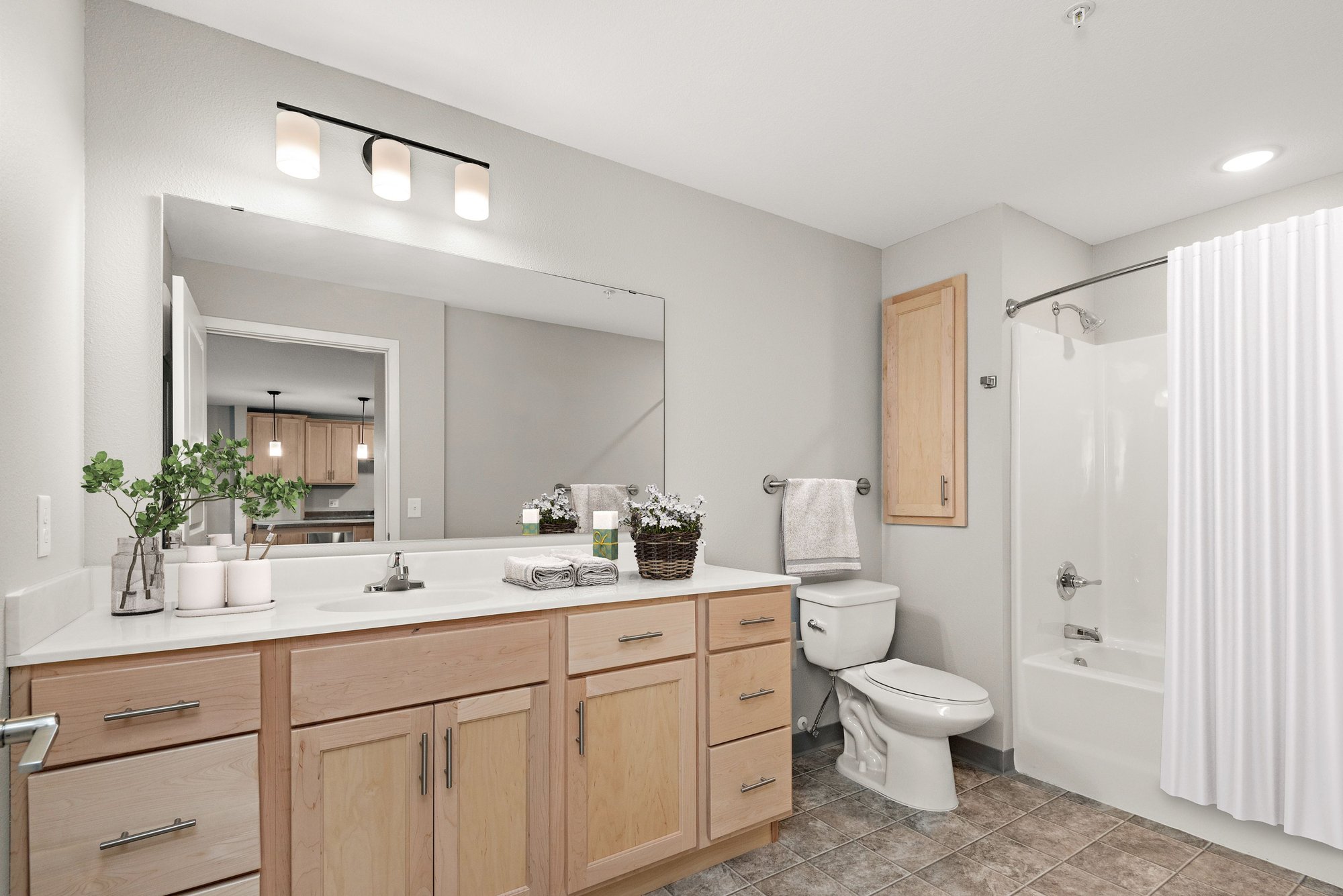 Tessman 2 BR 2 BA bath2