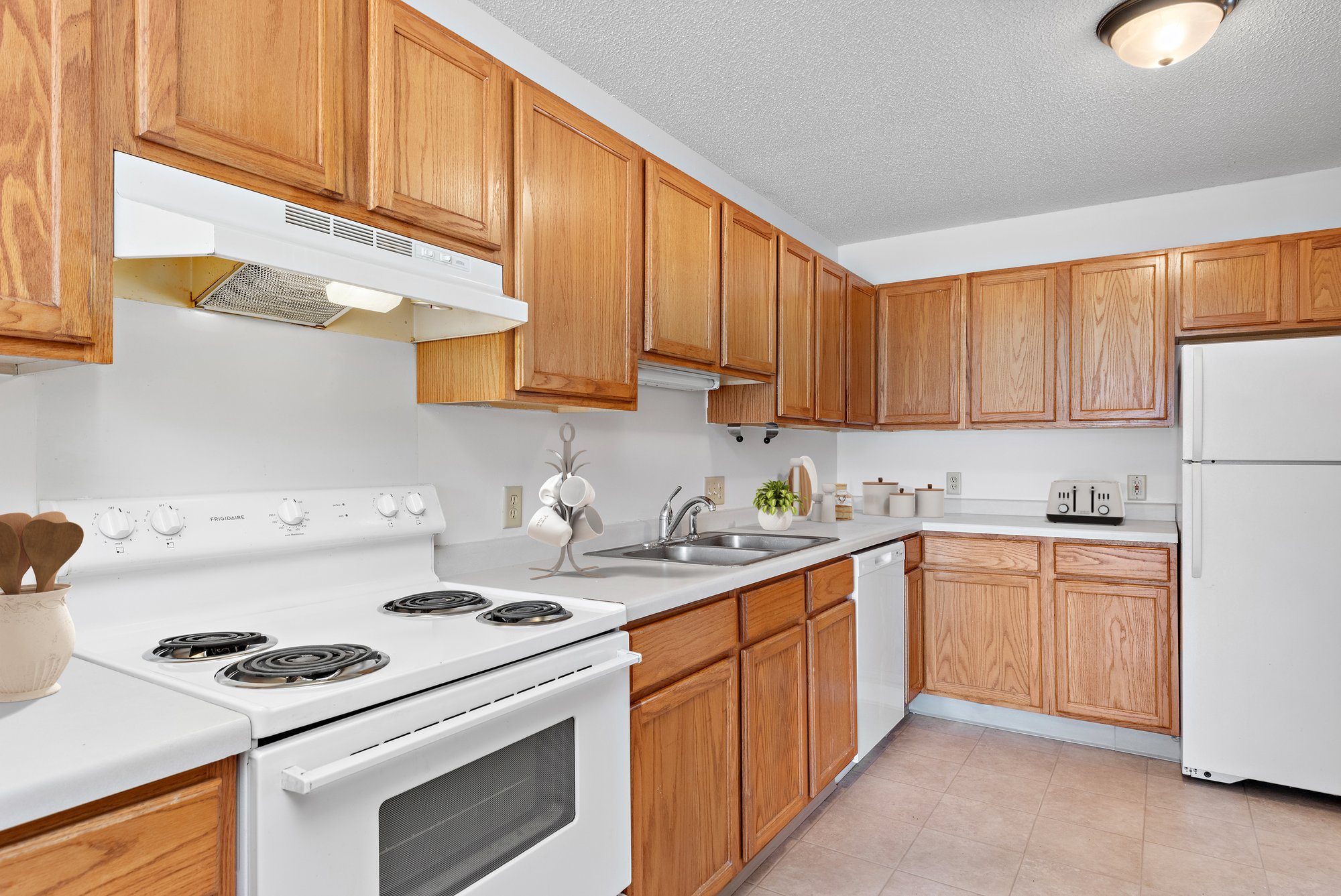 Wy 2 - 2 BR 1 BA - kitchen