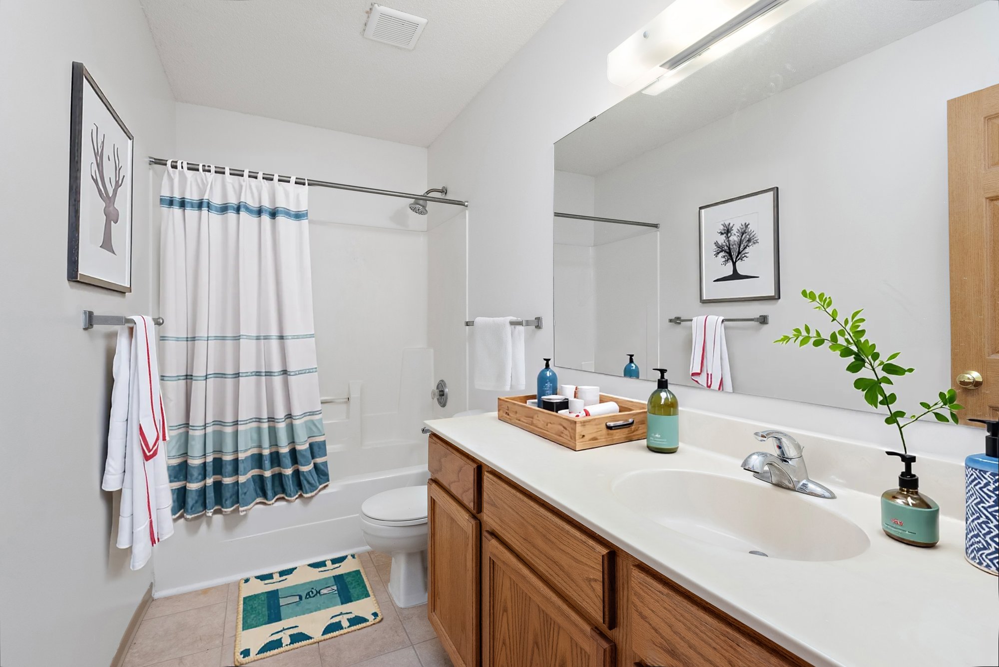 Wy2 - 2 BR 1 BA bath